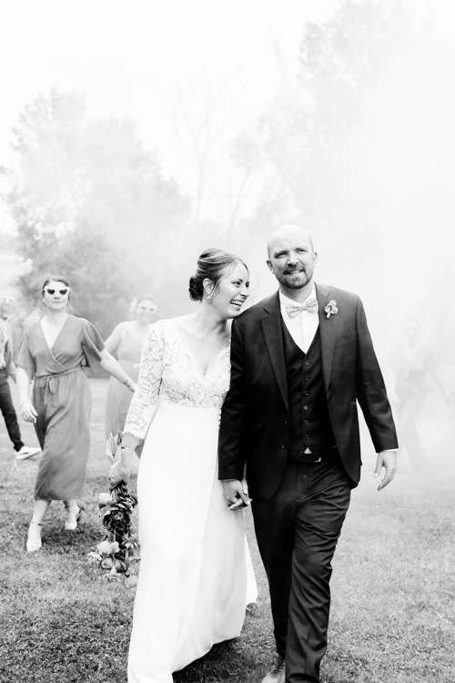 bonheur sourire événement robe beige